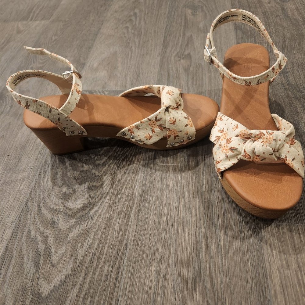 Shoes - Picture 3 of 6